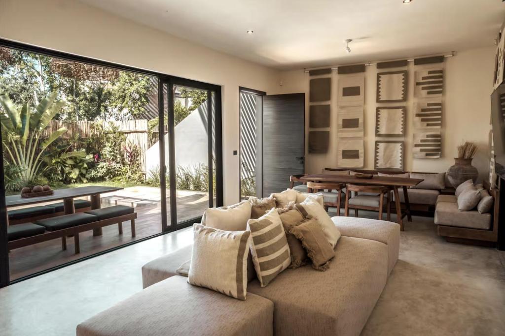 Posezení v ubytování Enchanting 4BR VillaΔ Pool& RooftopΔPrime location