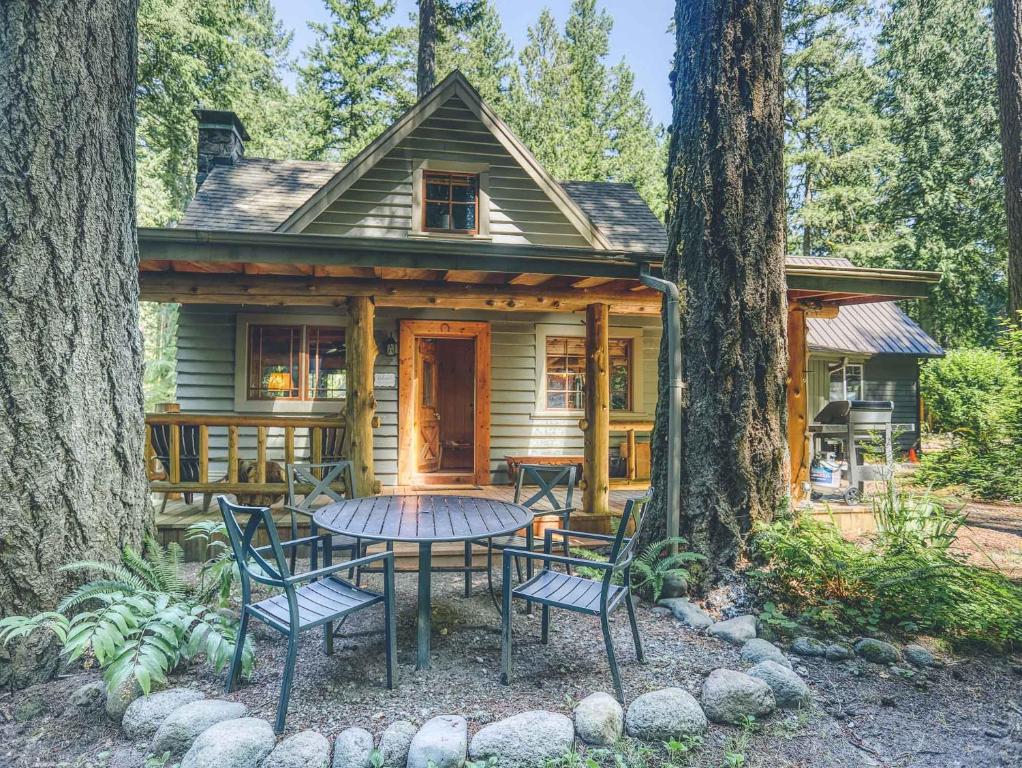 Κήπος έξω από το Wallace Cottage - Meredith Lodging