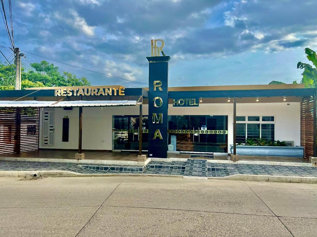 Tòa nhà nơi khách sạn tọa lạc