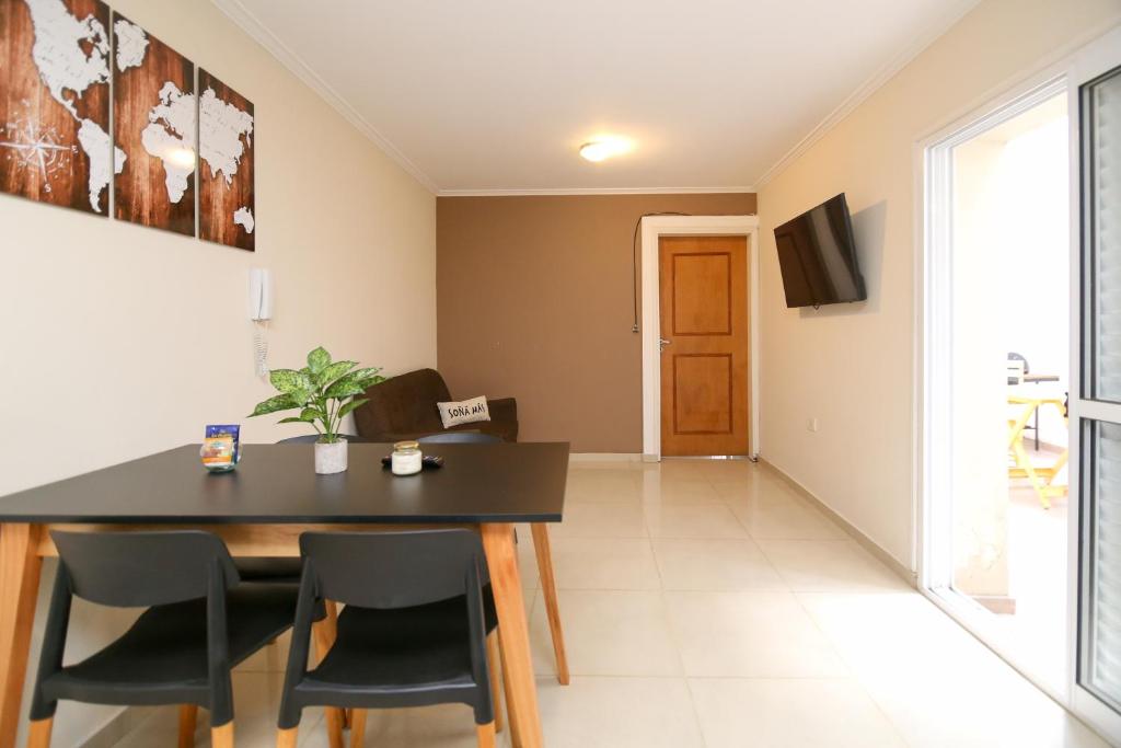 a dining room with a black table and chairs at Departamento céntrico 25 MAYO I - Santa Fe in Santa Fe