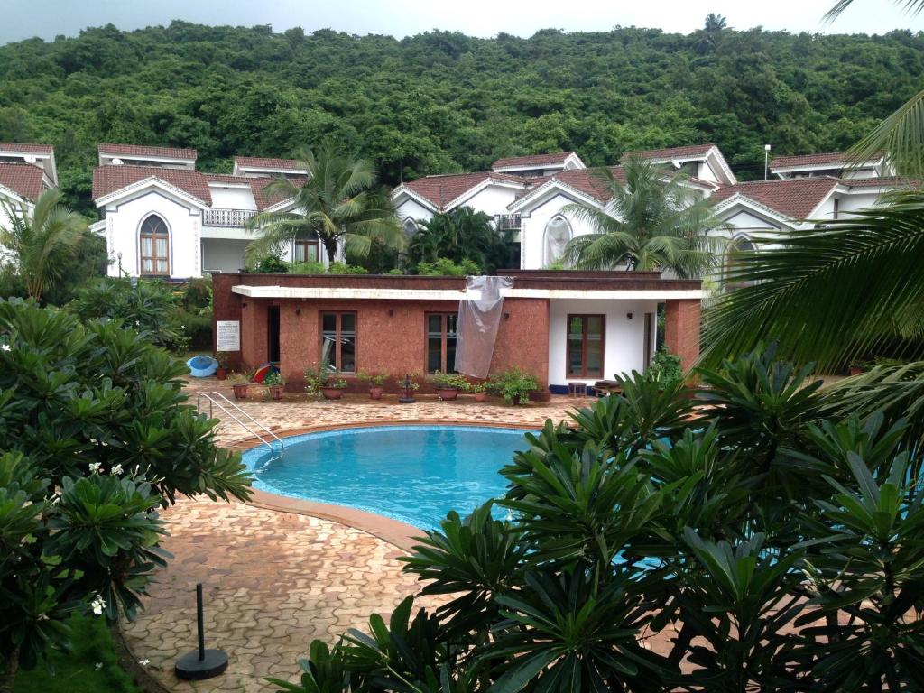 Piscina a Pool and Garden Facing Apartment in Riviera Foothills Near Baga, Arpora o a prop