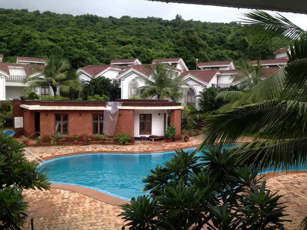 Pool and Garden Facing Apartment in Riviera Foothills Near Baga, Arpora - Apartamento De Una Habitación