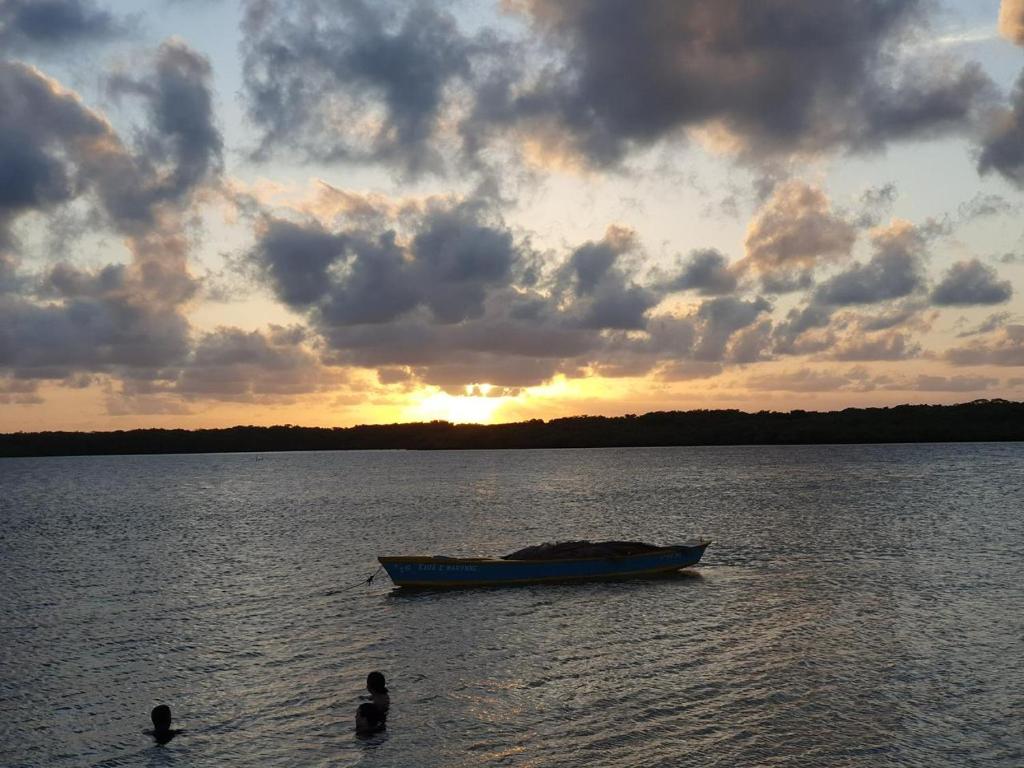 a boat in the middle of a large body of water at Casa de Carne de Vaca in Goiana