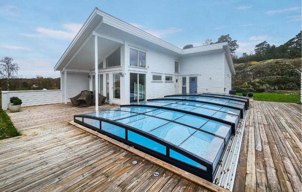 a house with a large swimming pool on a deck at Stunning Home In Tjøme With Private Swimming Pool, Can Be Inside Or Outside in Nord Måkerøy