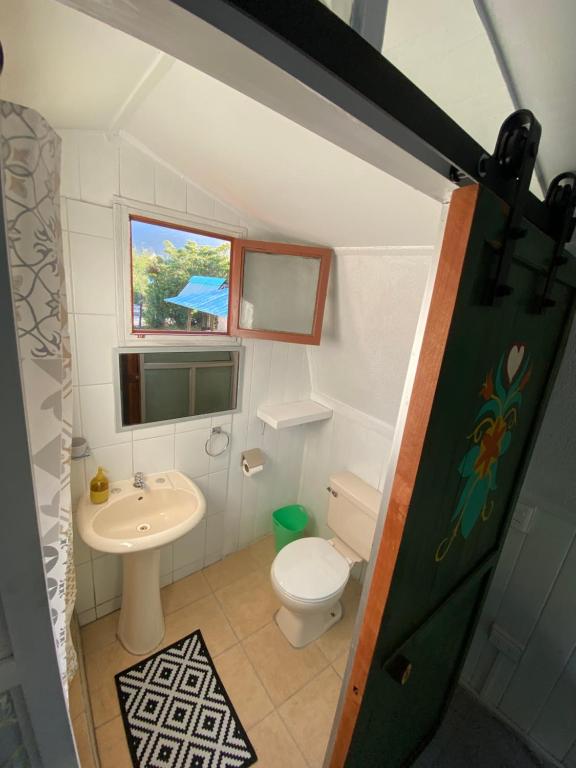 a small bathroom with a toilet and a sink at Cabañas del Maipo in Peumos
