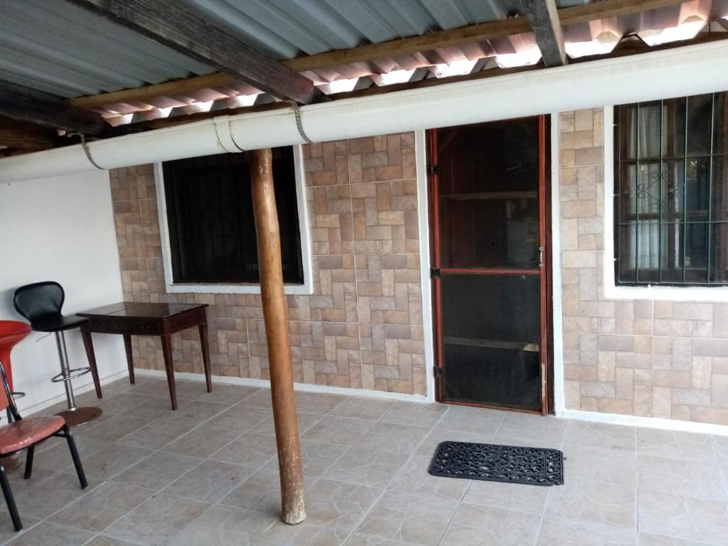 a pole in the middle of a patio at Casa ciudad de la Costa in Ciudad de la Costa