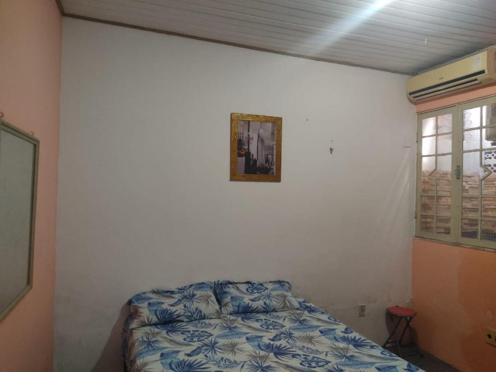 a bedroom with a bed and a picture on the wall at Home in Belém cop 30 in Belém