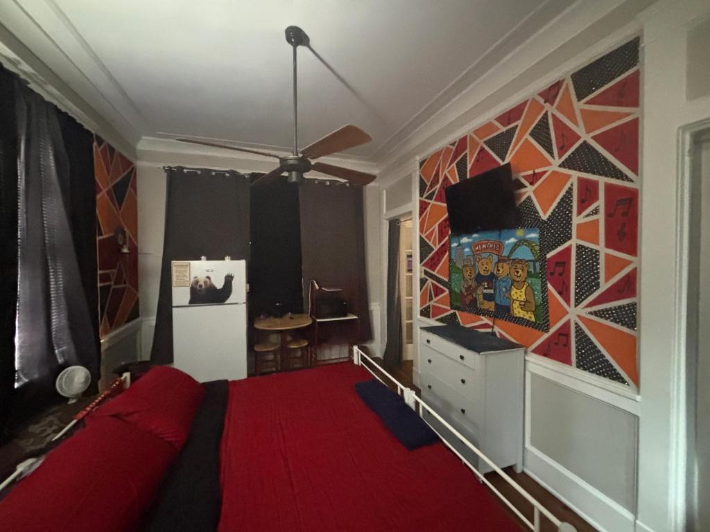 Postel nebo postele na pokoji v ubytování Cozy Bears Bunkers Manor & Carpe Diem Spa