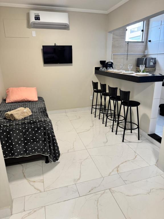 Μια τηλεόραση ή/και κέντρο ψυχαγωγίας στο Suítes da Orla Hospedagens