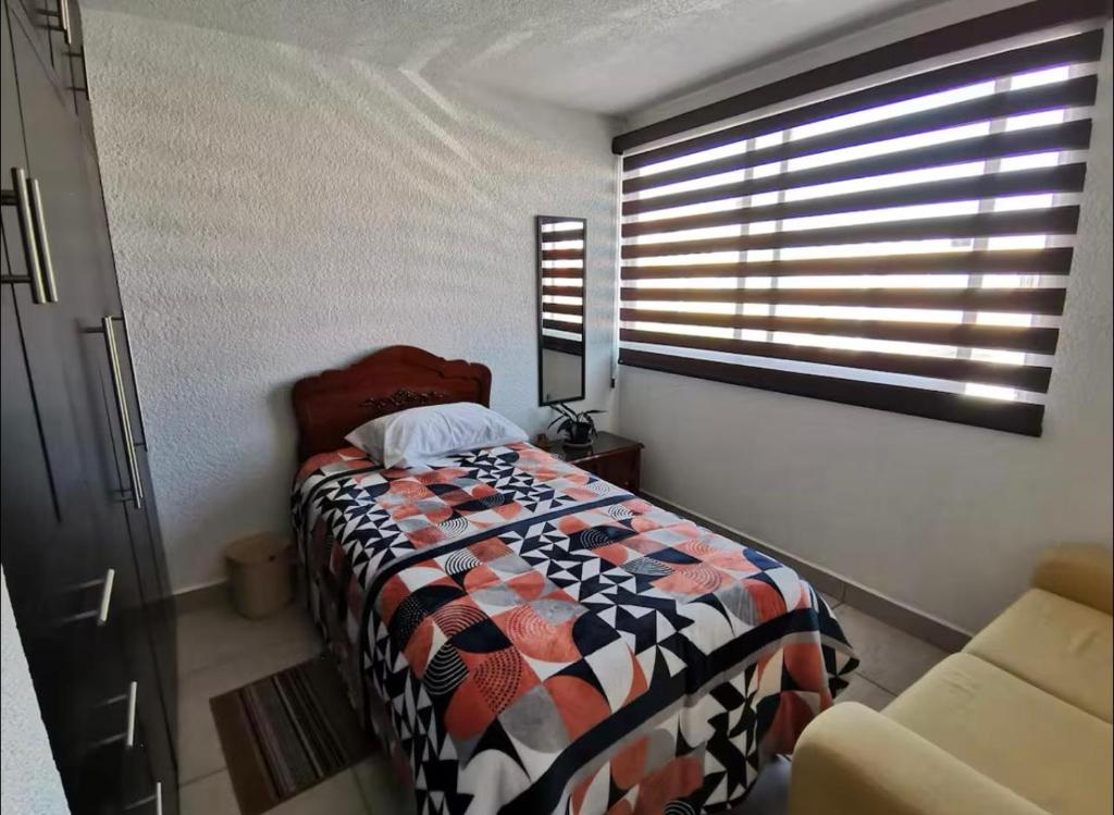 Ένα ή περισσότερα κρεβάτια σε δωμάτιο στο Villas San José , calido hogar ,cerca de la CAPU