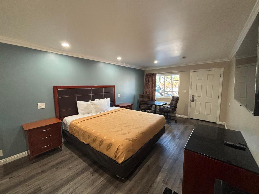 Economy Inn - Burbank Airport - King Room - Non-Smoking