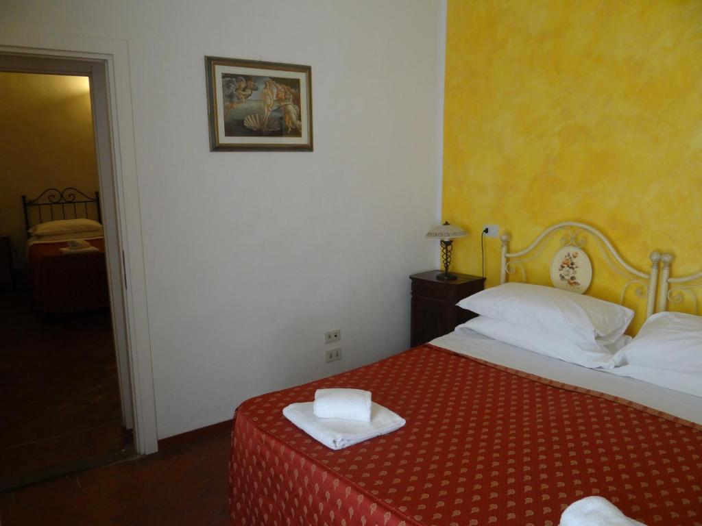 Łóżko lub łóżka w pokoju w obiekcie B&B Home in Florence