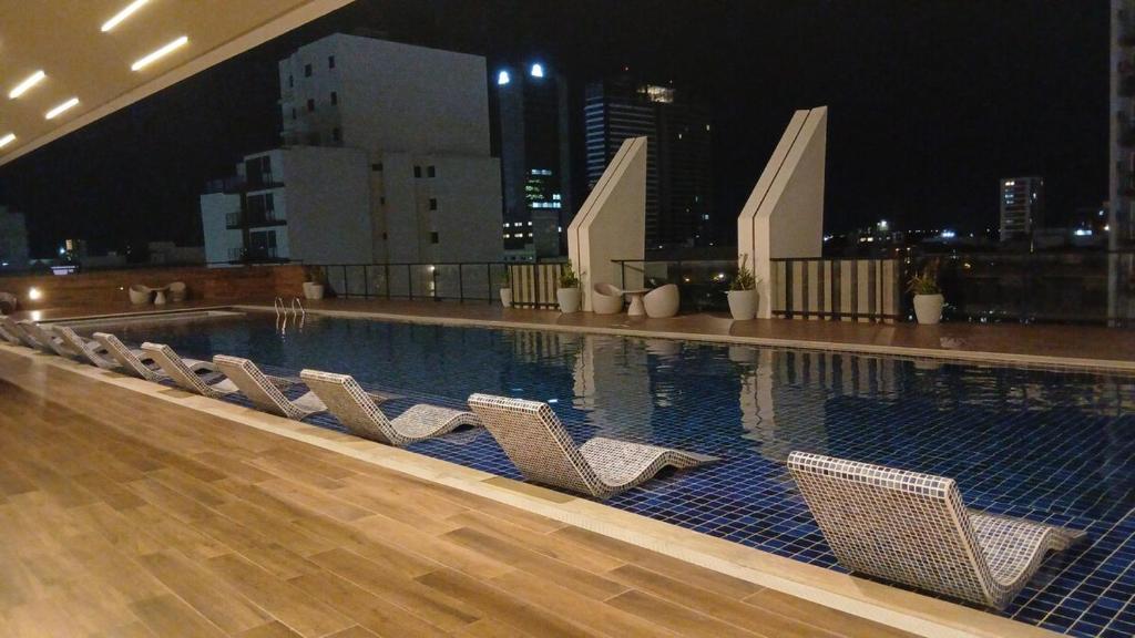 Bazén v ubytování Luxury studio nebo v jeho okolí