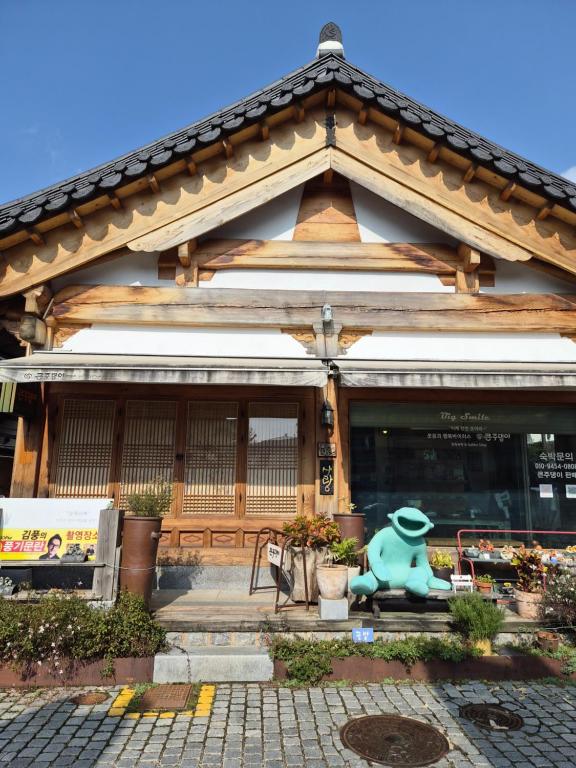 Το κτήριο όπου στεγάζεται  το bed & breakfast