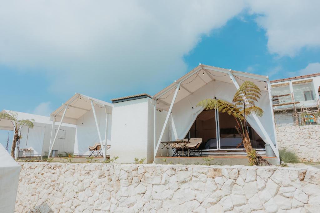 Budova, kde se the luxury tent nachází