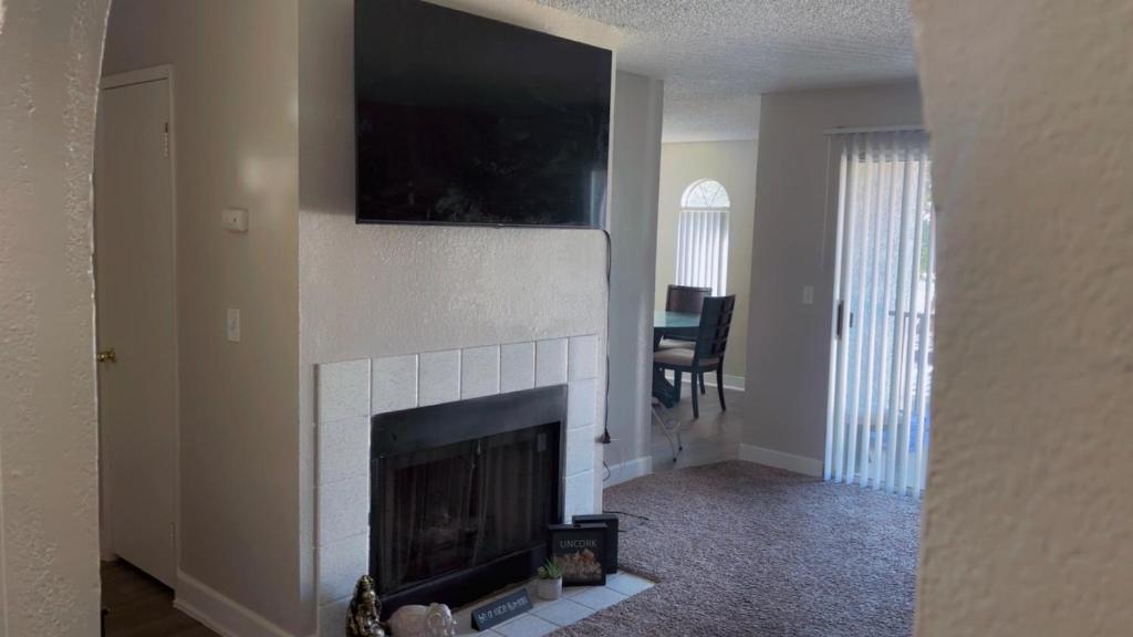 Μια τηλεόραση ή/και κέντρο ψυχαγωγίας στο Serene Retreat