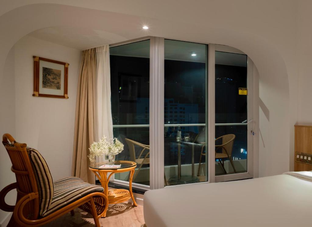Deluxe Partial Sea View With Balcony