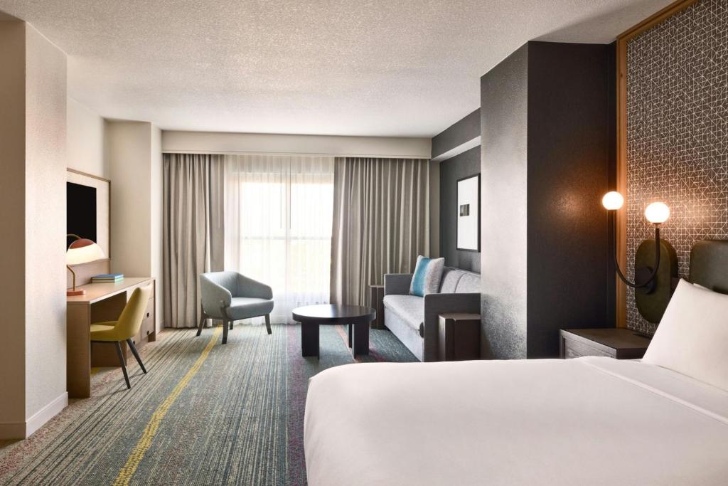 Renaissance Phoenix Glendale Hotel & Spa - 
