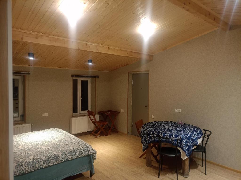 Ένα ή περισσότερα κρεβάτια σε δωμάτιο στο Rostomaant Marani Family Winery Guest House, Telavi