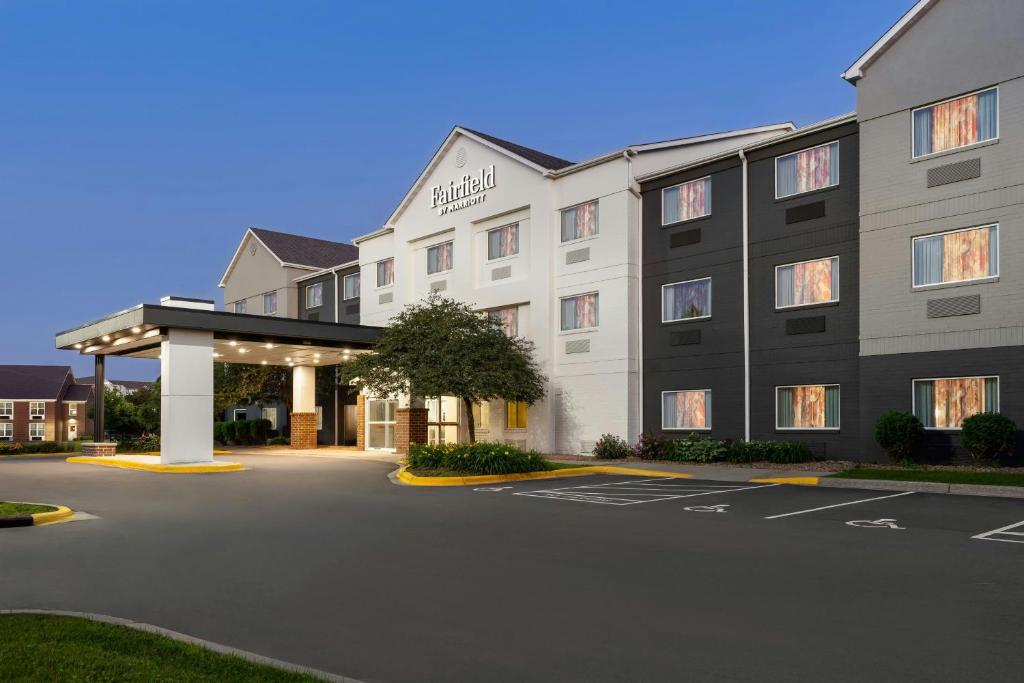 a rendering of the front of a hotel with a parking lot at Fairfield Inn & Suites Minneapolis Burnsville in Burnsville