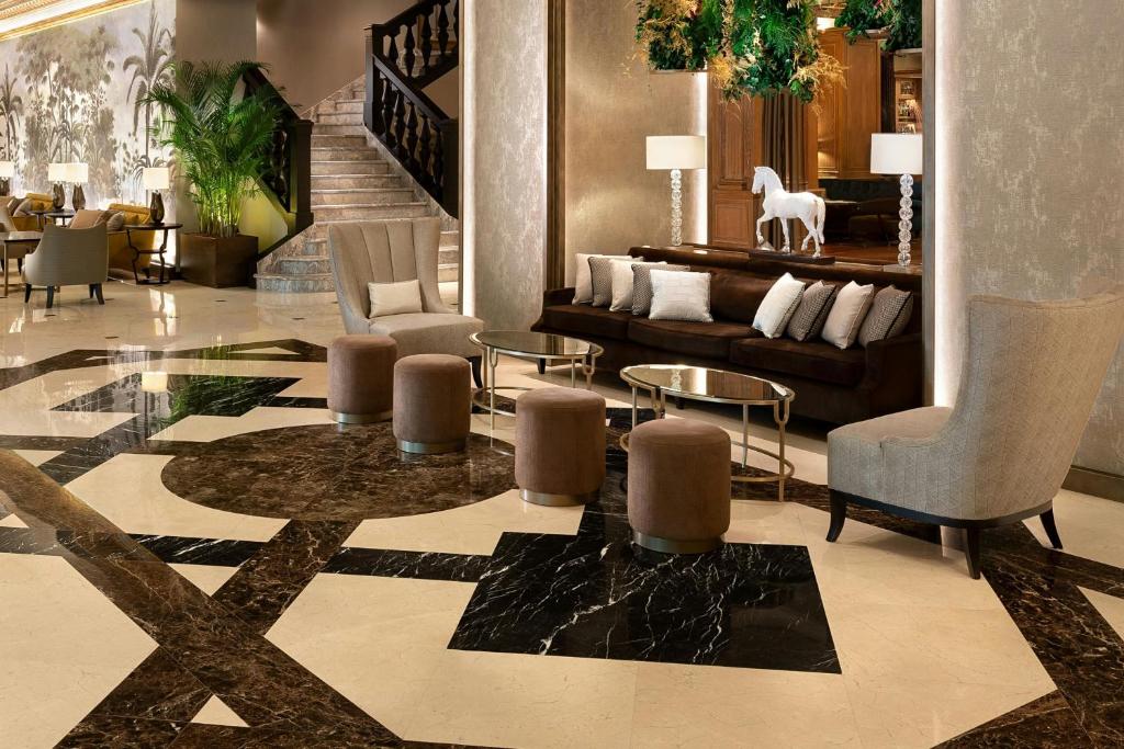 Χώρος καθιστικού στο The Westin Palace, Milan