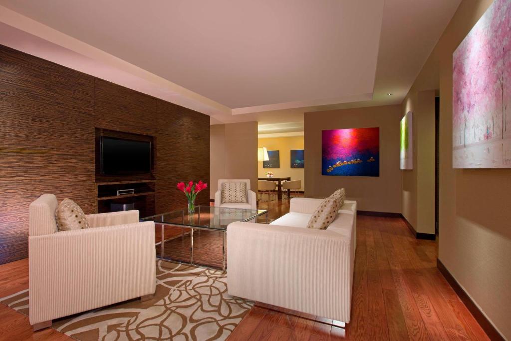 Suite Hạng Tổng Thống Nhìn Ra Biển - Tầng Cao