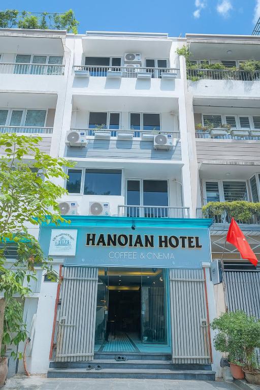 a hotel with a sign that reads hanazonian hotel at Hanoian Hotel in Hà Ðông