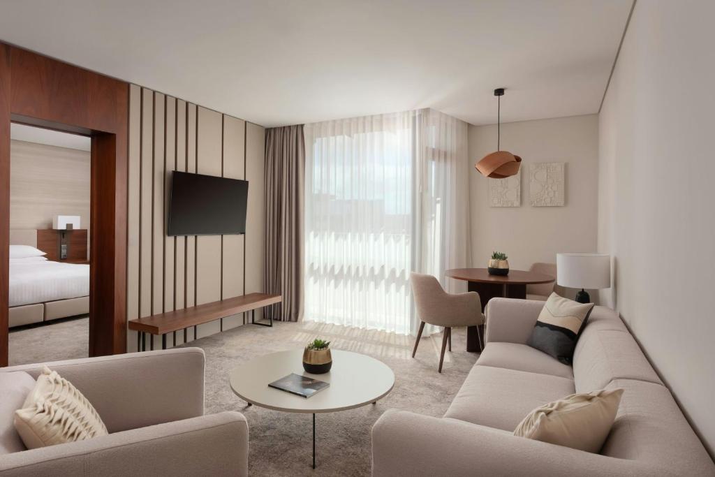 
Executive Suite, Club lounge access, 1 Bedroom Executive Suite, 1 King, Balcony
