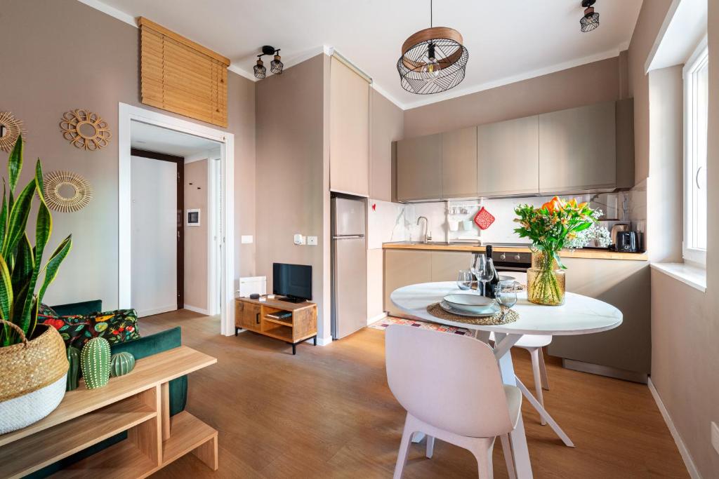a kitchen and living room with a table and chairs at Casa KAI Ostia in Lido di Ostia