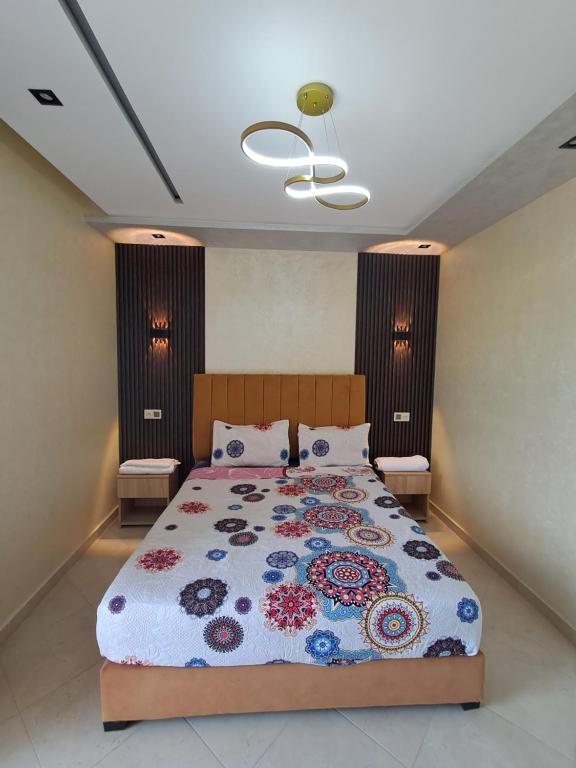 Ένα ή περισσότερα κρεβάτια σε δωμάτιο στο اقامة تورارن