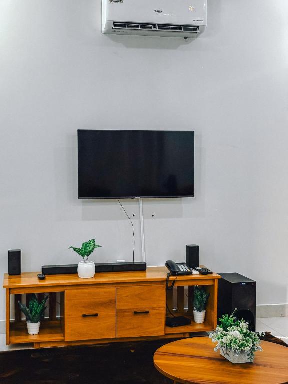 TV a/nebo společenská místnost v ubytování Meiran Apartments