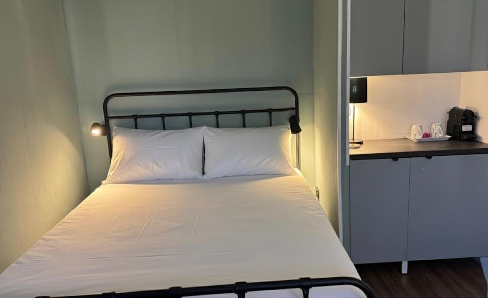 Postel nebo postele na pokoji v ubytování Private Room in Cologne Poll