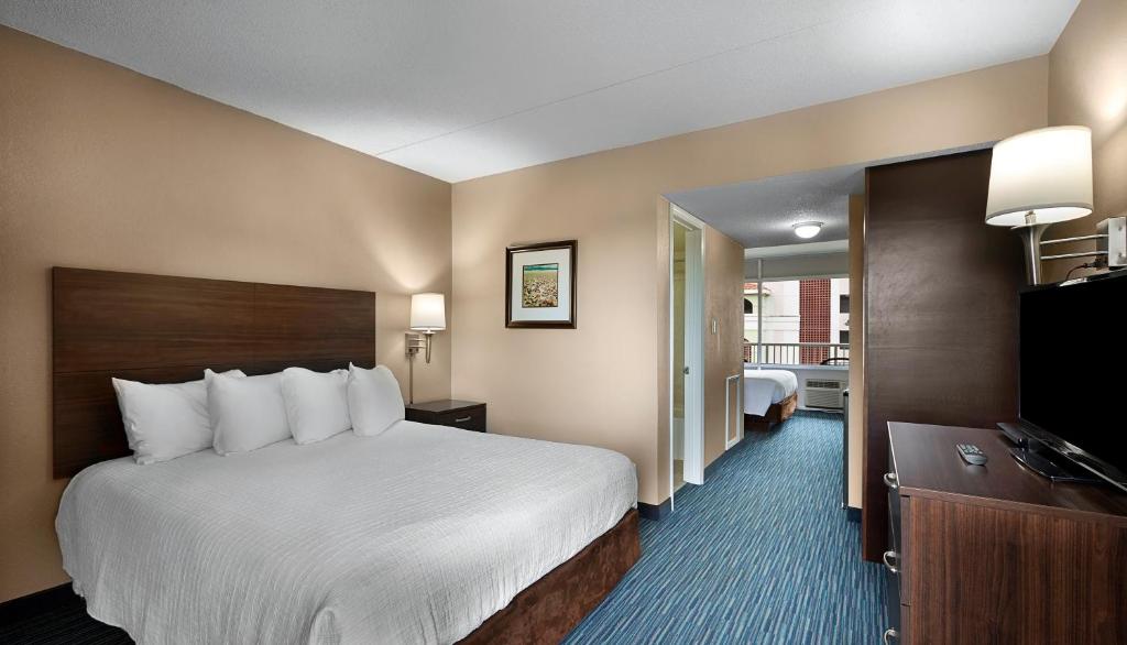 Breakers Resort Hotel - 
