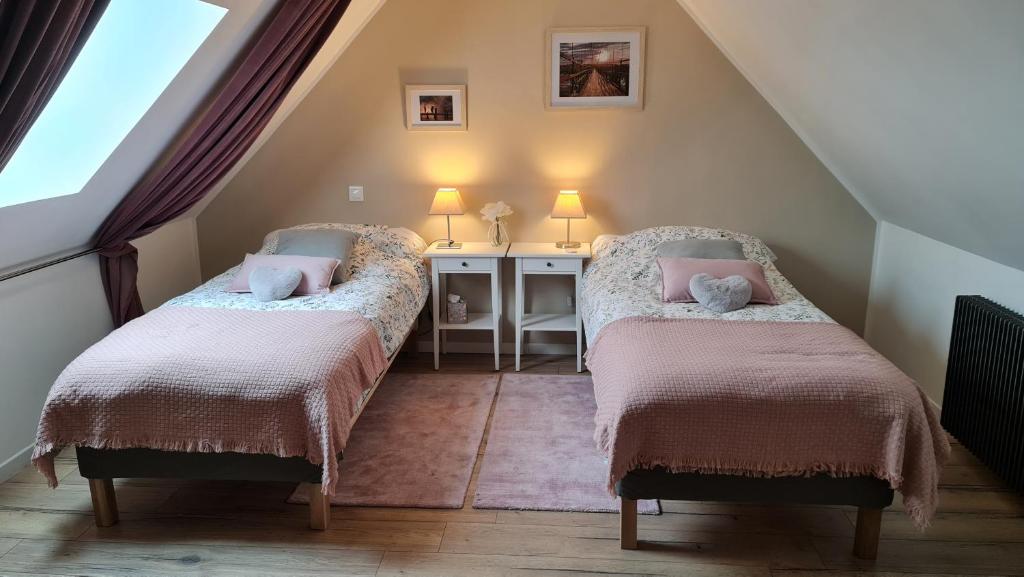 a room with two beds in a attic at Domaine des Gites du Nord - L'Intemporel - 4 à 5 chambres entre Lille, Arras et La Belgique in Chemy