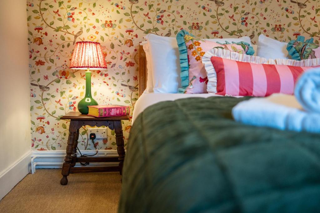 Voodi või voodid majutusasutuse Beautiful 2 Bedroom Cottage in the Cotswolds toas