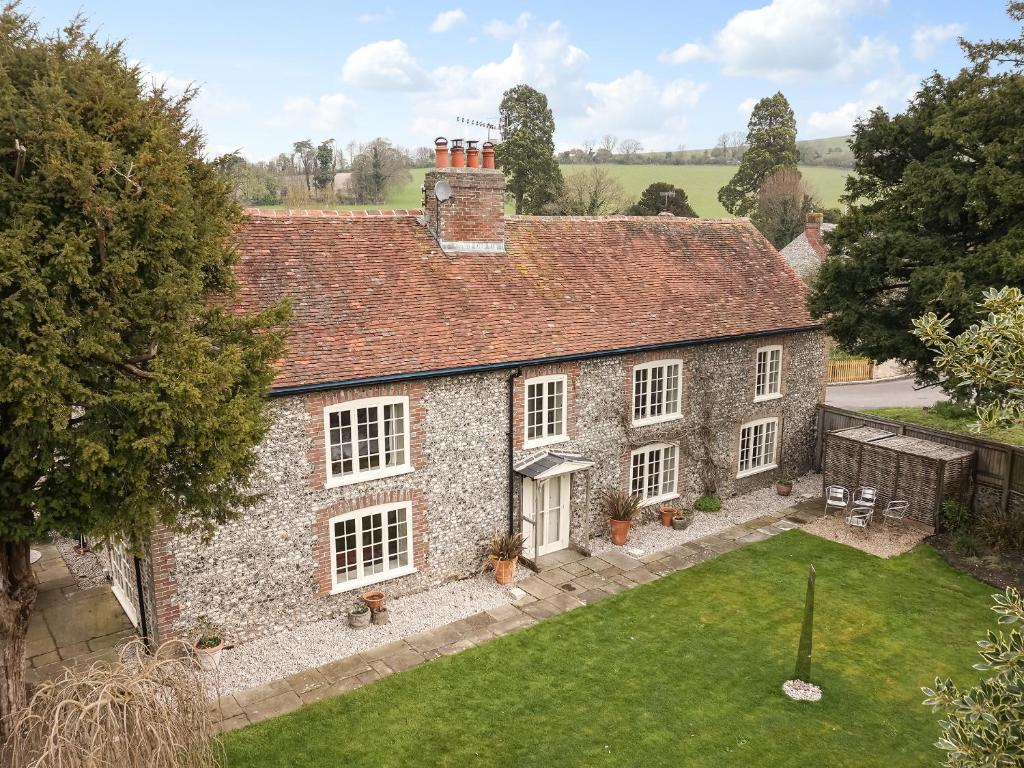 チャールトンにあるThe Old Surgeryの庭付き石造りの家屋空見