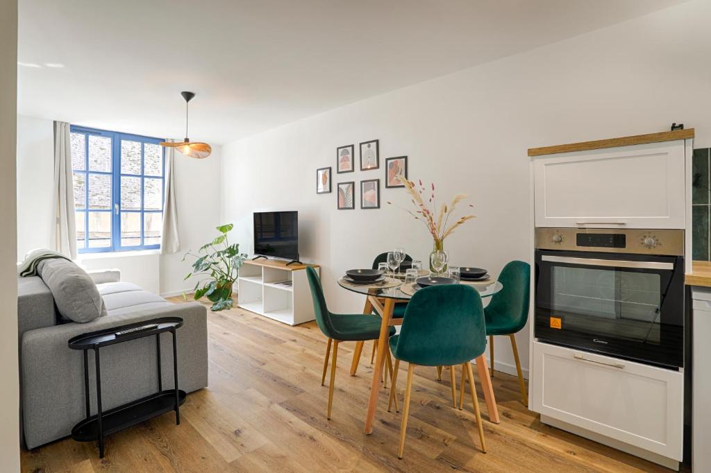 Kuchyň nebo kuchyňský kout v ubytování Le Logis Des Remparts Appartement neuf