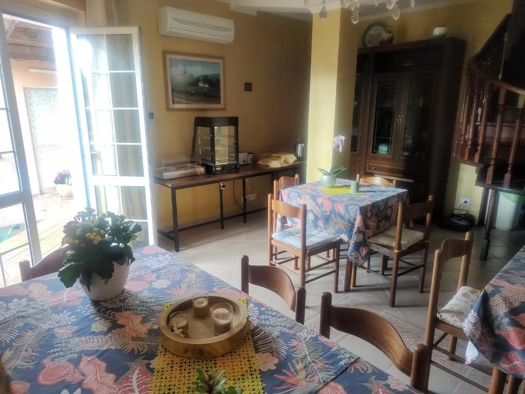 Vicky's B&B by V