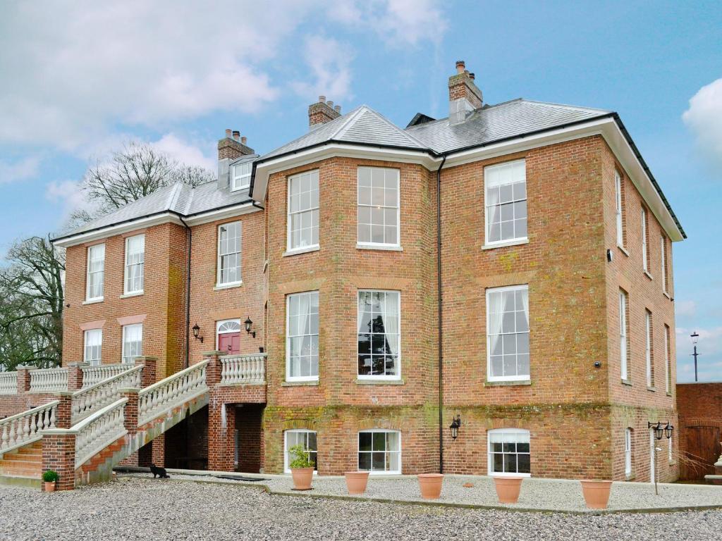 BurlescombeにあるWerescote Viewの大きなレンガ造りの建物