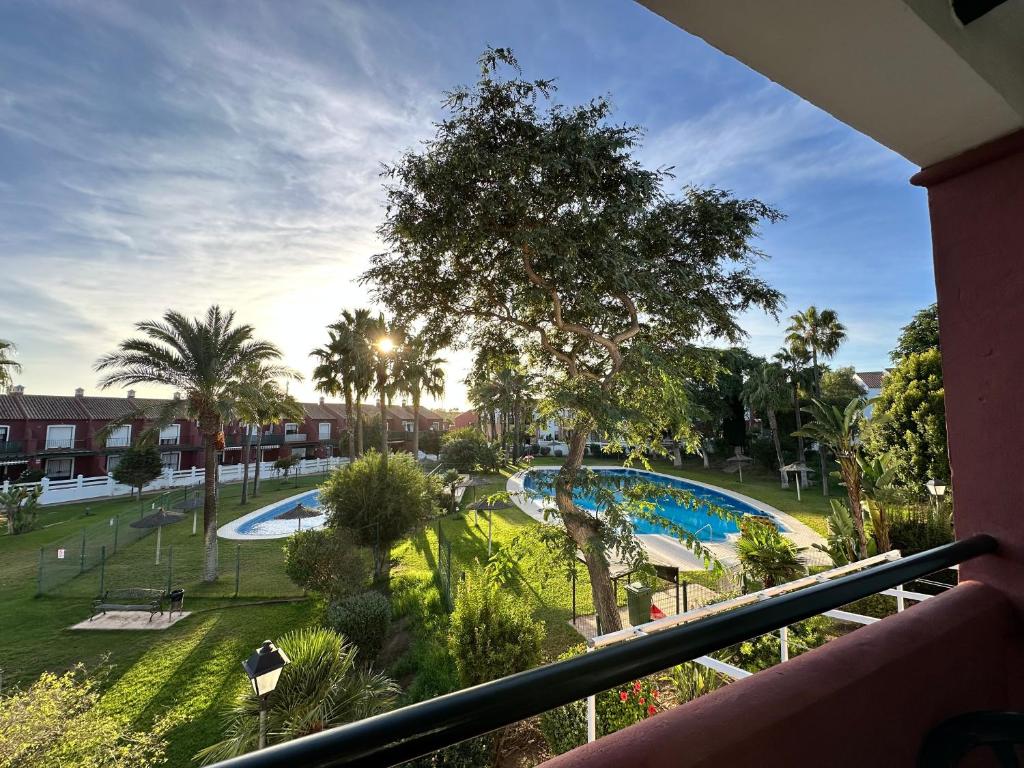 Swimmingpoolen hos eller tæt på Apartamento La Barrosa - Aldea del Coto