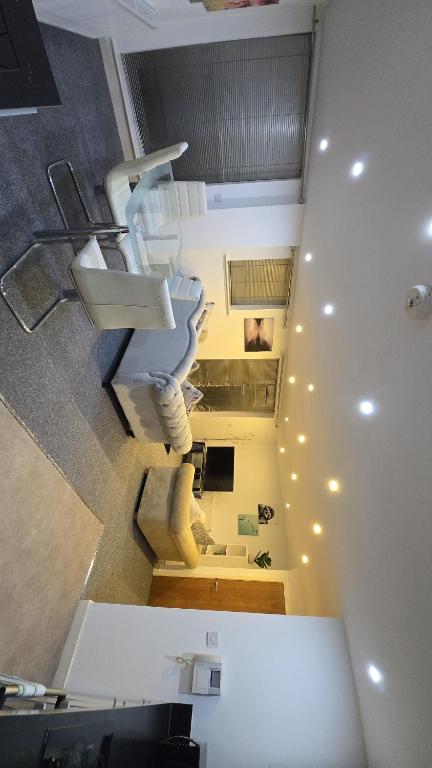 Η κουζίνα ή μικρή κουζίνα στο Elm grove apartment