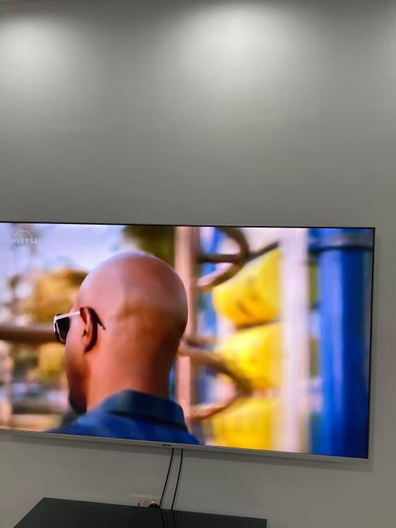 Μια τηλεόραση ή/και κέντρο ψυχαγωγίας στο The Pears Apartment East Legon