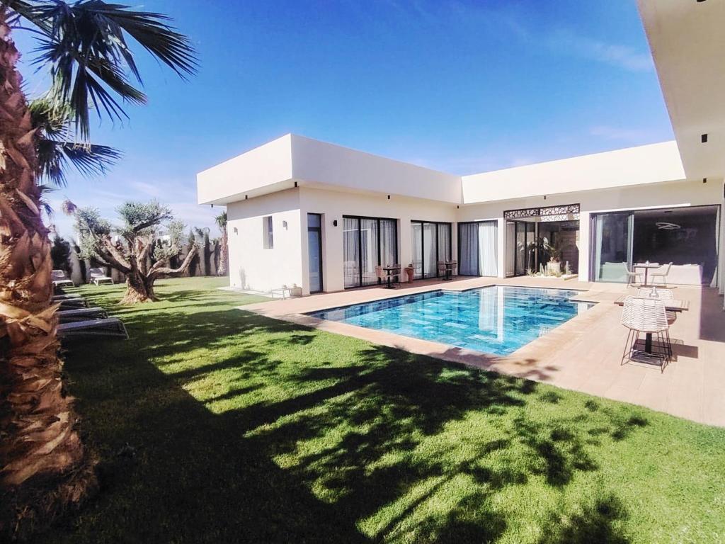 Πισίνα στο ή κοντά στο Villa B Marrakech chambres d hôtes Piscine Zéro vis-à-vis