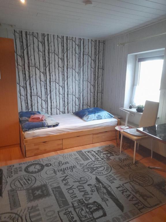 a small bedroom with a bed and a window at Ferienwohnung Monika Staßfurt OT Üllnitz an der A14 in Glöthe