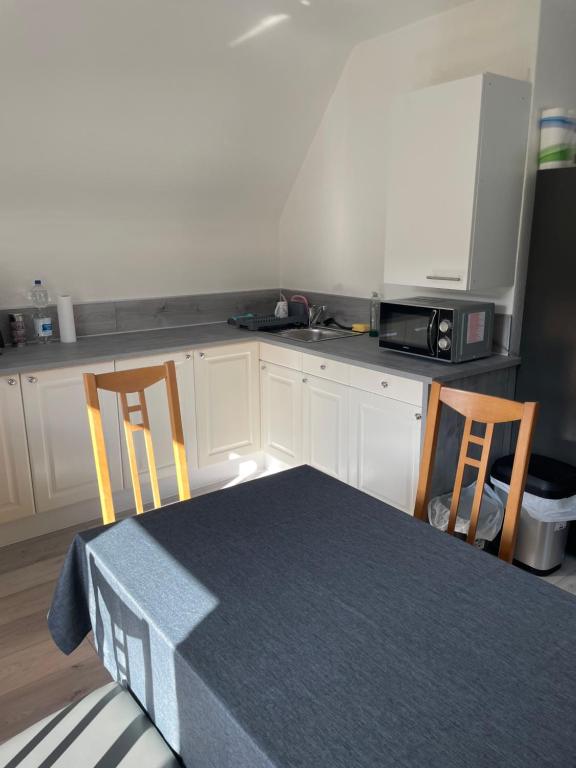 Η κουζίνα ή μικρή κουζίνα στο Monteurzimmer - zwischen Hamburg & Lübeck