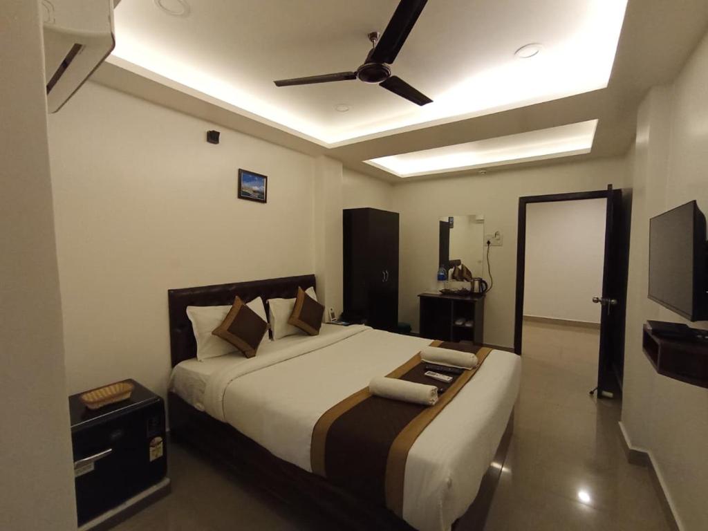 Ένα ή περισσότερα κρεβάτια σε δωμάτιο στο Sampat Regency