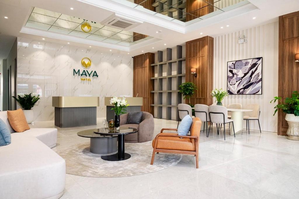 a lobby of a masyana salon with tables and chairs at Maya Hotel in Bản Giang
