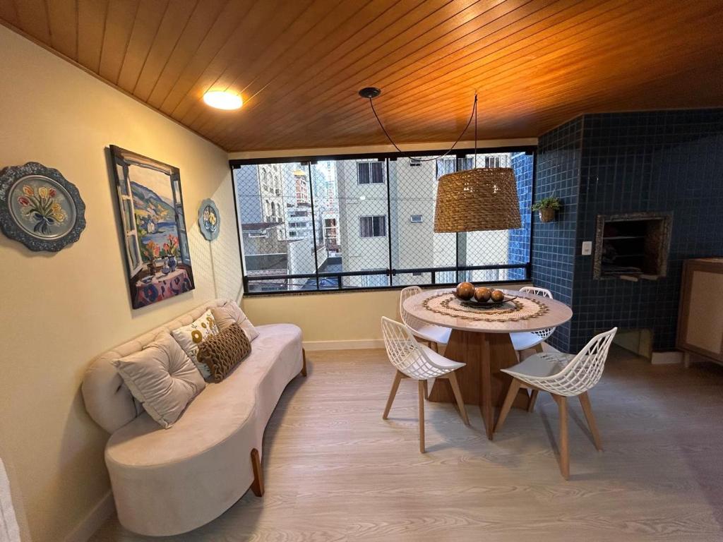 Posezení v ubytování Apartamento Incrível em BC