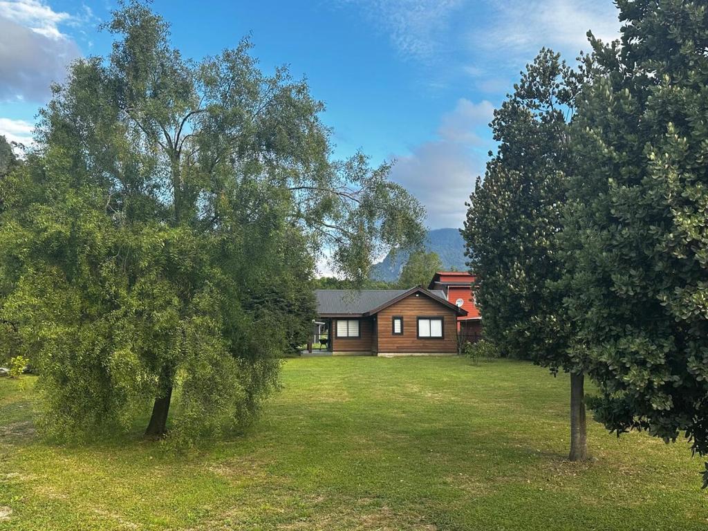 Aed väljaspool majutusasutust Cabañas Prado Verde, Llifén