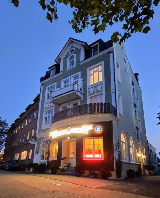 a large building on the corner of a street at Hotel Münchner Löwenbräu in Cuxhaven